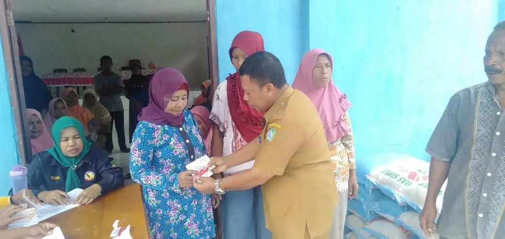 Dinsos Kepsul Salurkan Program BPNT kepada Ratusan KPM di 6 Desa