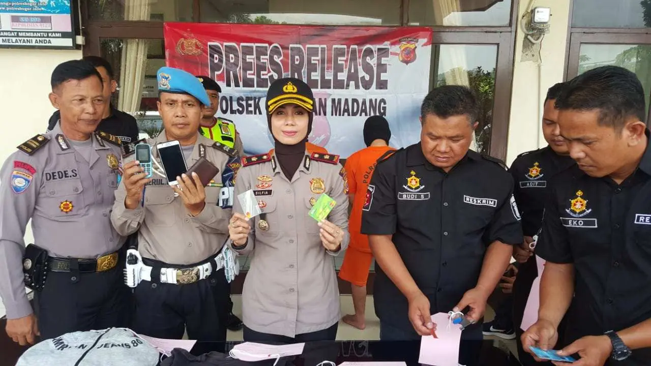 Unit Reskrim Polsek Babakan Madang Tangkap Dua Pelaku Ganjal ATM