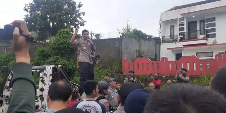 Turun Langsung di Lokasi Bentrok, Kapolda Jabar Ultimatum Massa BPPKB Banten dan Sapu Jagat