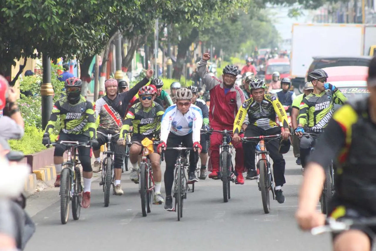 Kodim 0608 Bersama Wartawan Gowes Keliling Kota Cianjur
