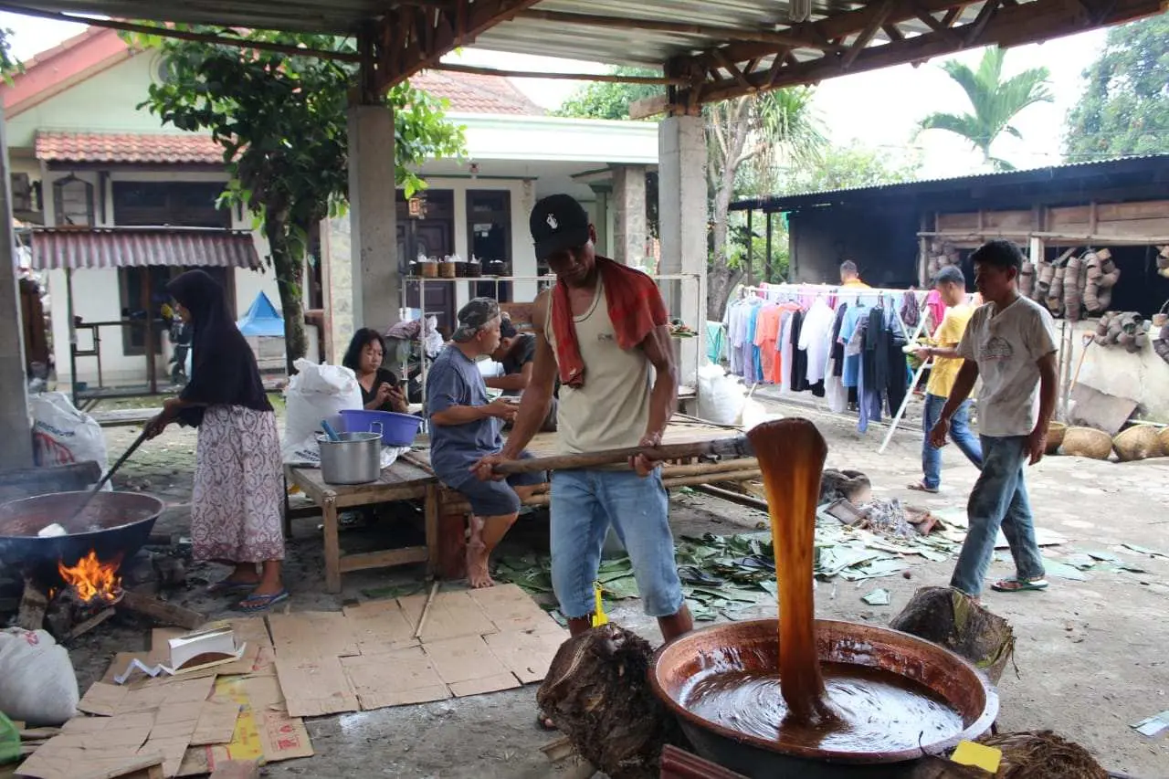 Jelang Tahun Baru Imlek, Perajin Dodol Cina dan Kue Keranjang Banjir Pesanan