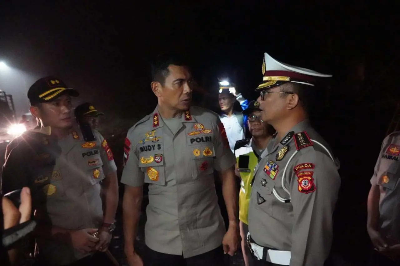 Kapolda Jabar Tinjau Proses Evakuasi Korban Laka Lantas di Subang