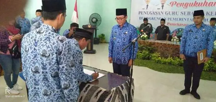 Bupati Baddrut Tamam Kukuhkan 107 Kepala Sekolah Tingkat SD dan SMP Lingkup Dinas Pendidikan 