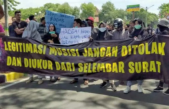 Tuntut Rasa Keadilan, Ratusan Pegiat Seni Geruduk Gedung DPRD Pamekasan