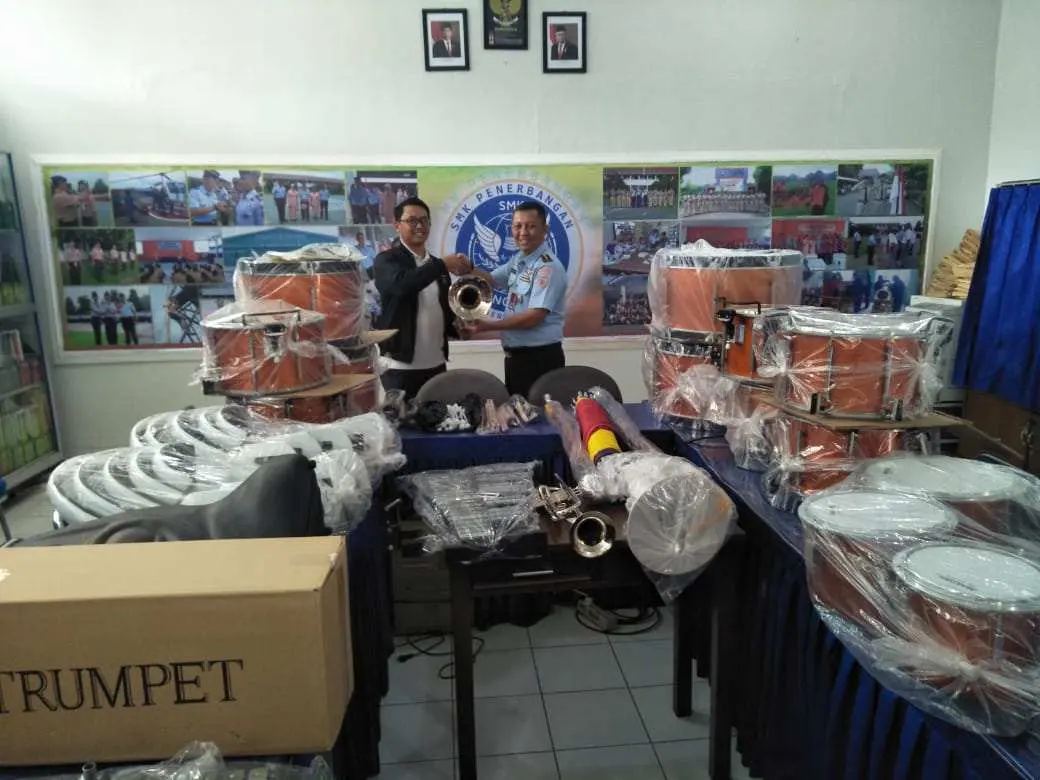 Ikamasbangsa Serahkan Alat Marching Band kepada SMK Penerbangan Angkasa Bogor