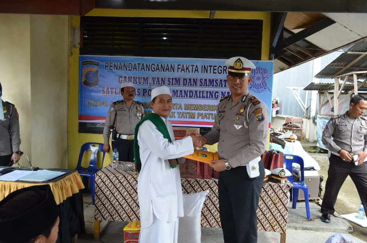 Gelar Dzikir dan Doa Bersama Sat Lantas Polres Madina Santuni Anak Yatim Piatu