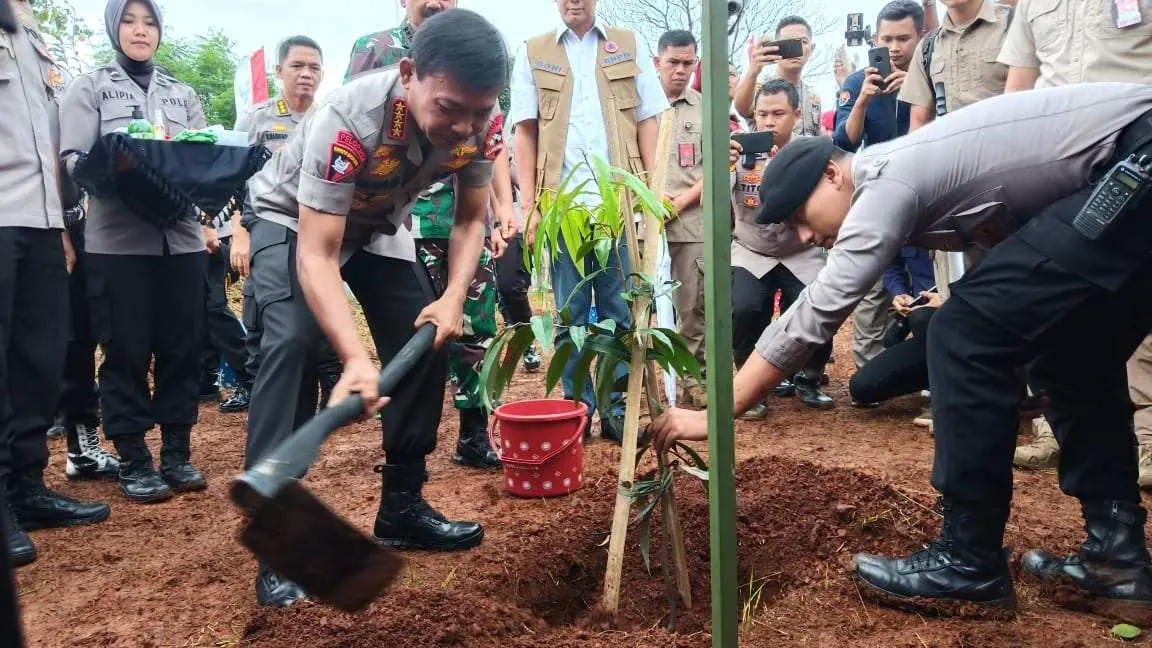 Tanam 2020 Pohon di Cikeas, Wujud Nyata Polri Sukseskan Program Penghijauan