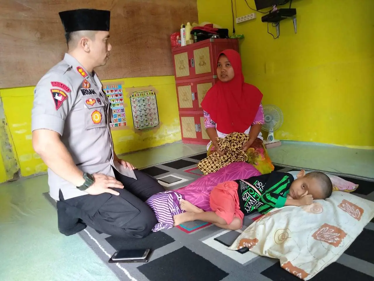 Kapolres Madina Memberikan Sembako dan Tali Asih Kepada Anak Penyandang Disabilitas