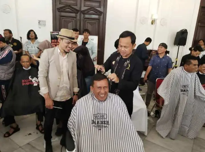 Cukur Rambut Segantengnya, Bayar Seikhlasnya Ala IJTI Bogor Raya