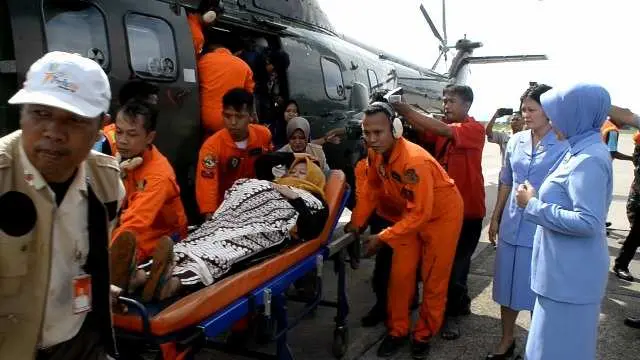 Skadron Udara 6 Lanud Atang Sendjaja Bantu Evakuasi Pasien Ibu Hamil dari Pengungsian