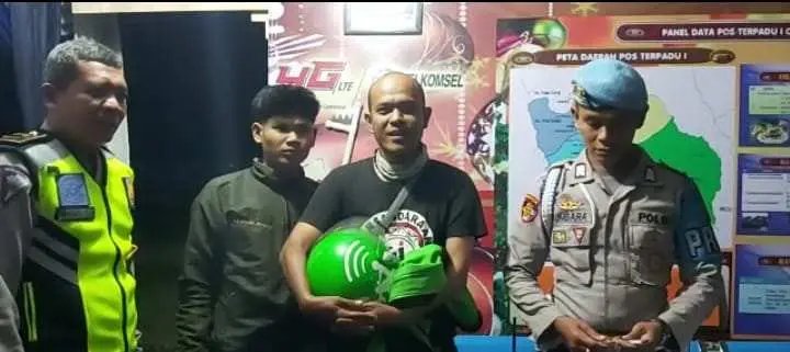 Kemalaman di Jalan, Dua Pemudik Ucapkan Terima Kasih Kepada Pos Pelayanan Terpadu Polres Madina