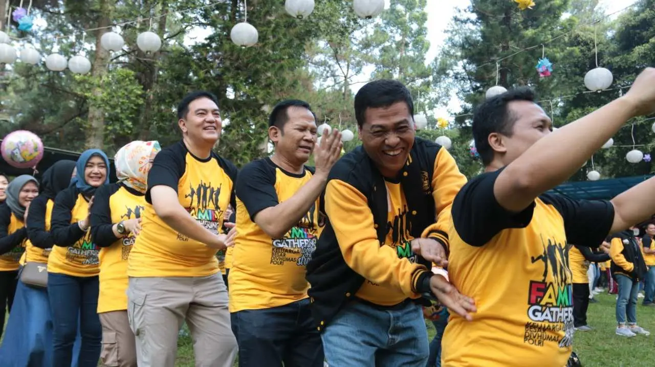 Happy dan Energik Ikuti Senam Maumere, Begini Penampakan Olga Pagi Keluarga Besar Divhumas Polri