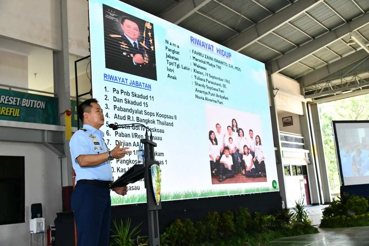 Wakasau Berikan Pencerahan Tentang Hidup Bahagia, Radikalisme dan Bermedsos di Lanud Atang Sendjaja