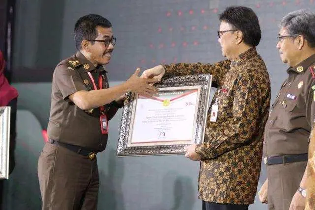 Kabandiklat Kejaksaan RI Raih Penghargaan Zona Integritas Predikat Menuju WBBM Tahun 2019