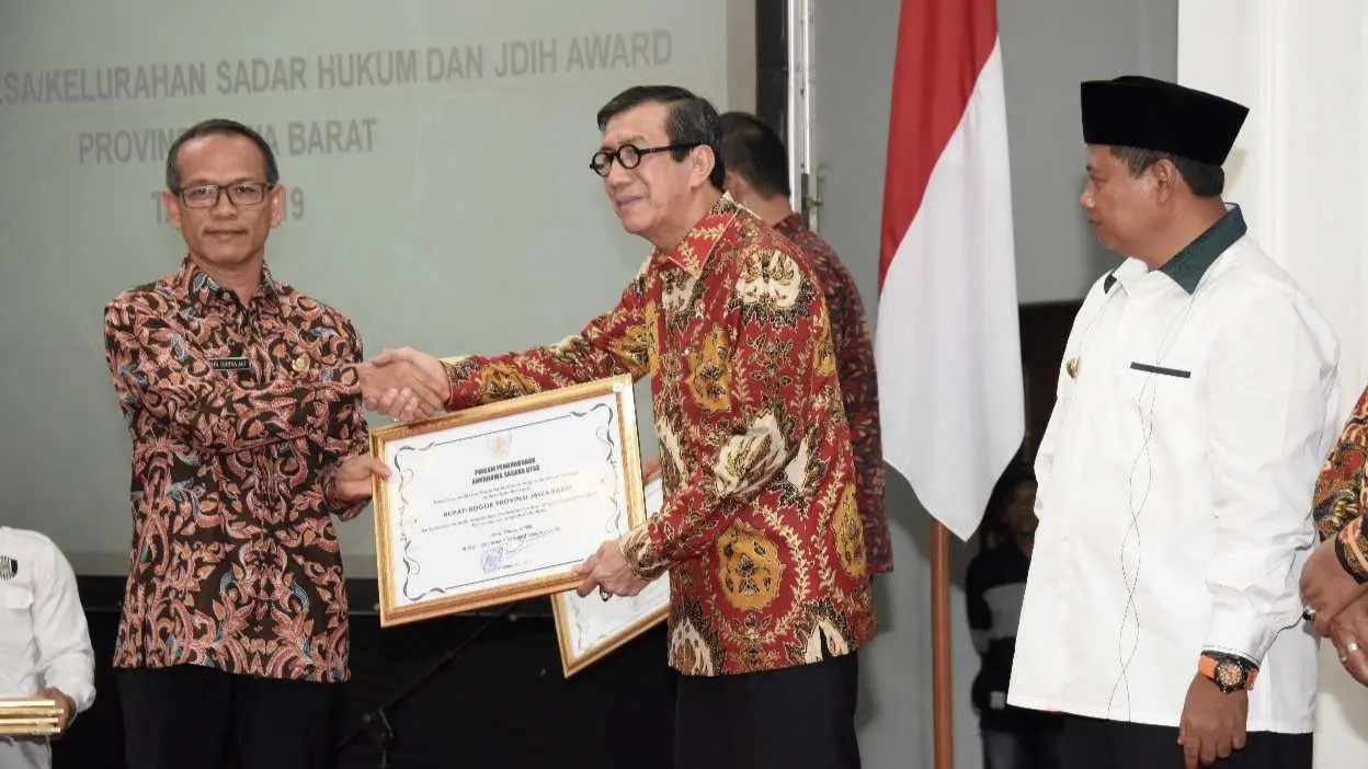 Pemkab Bogor Raih Penghargaan Anubhawa Sasana Desa