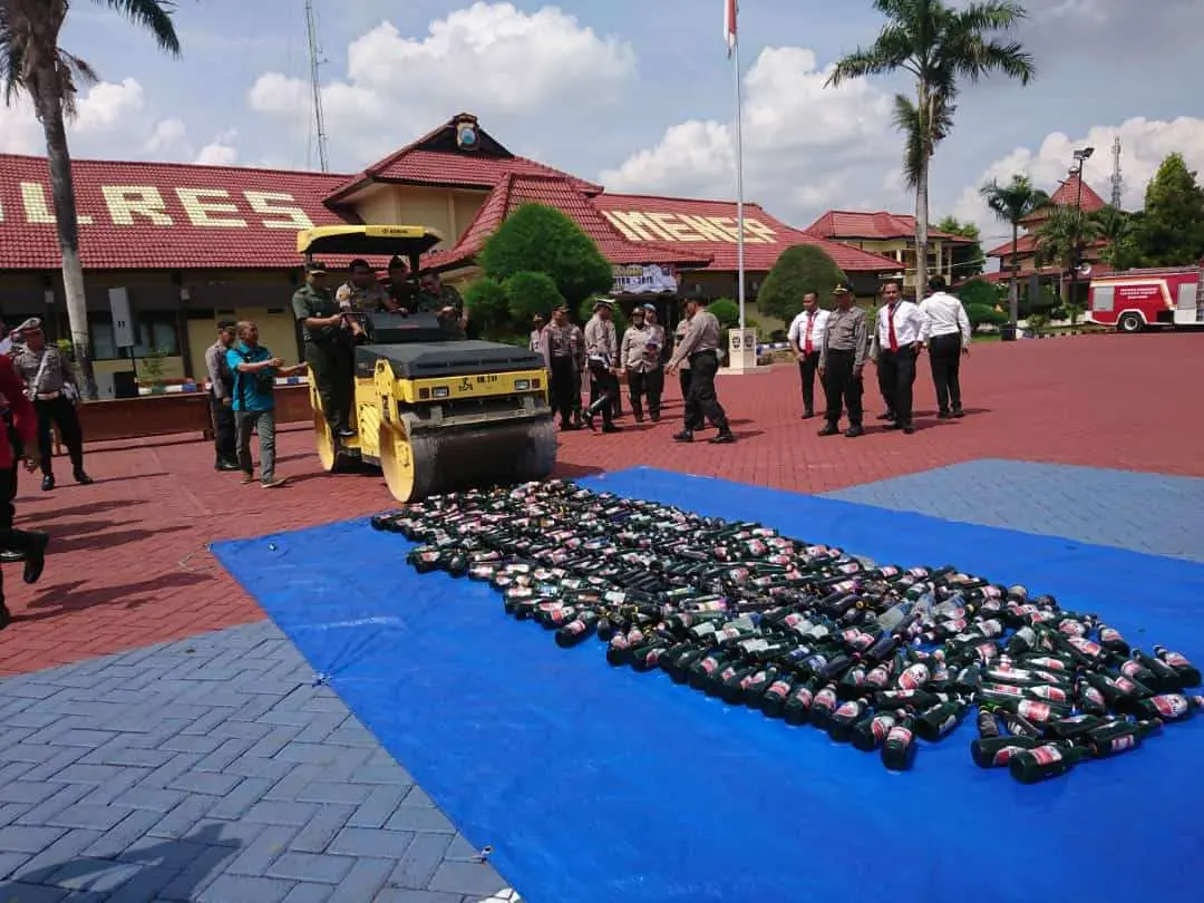 Pemusnahan 424 Barang Bukti Miras Hasil Operasi Cipta Kondisi Semeru 2019 Polres Sumenep