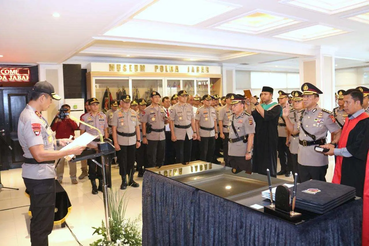 Kombes Pol Drs. Saptono Erlangga Waskitoroso, Jabat Kabid Humas Polda Jabar