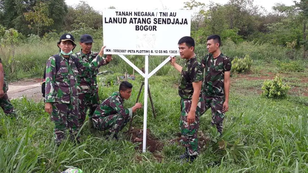 Lanud Atang Sendjaja Pasang Patok di Kecamatan Rumpin